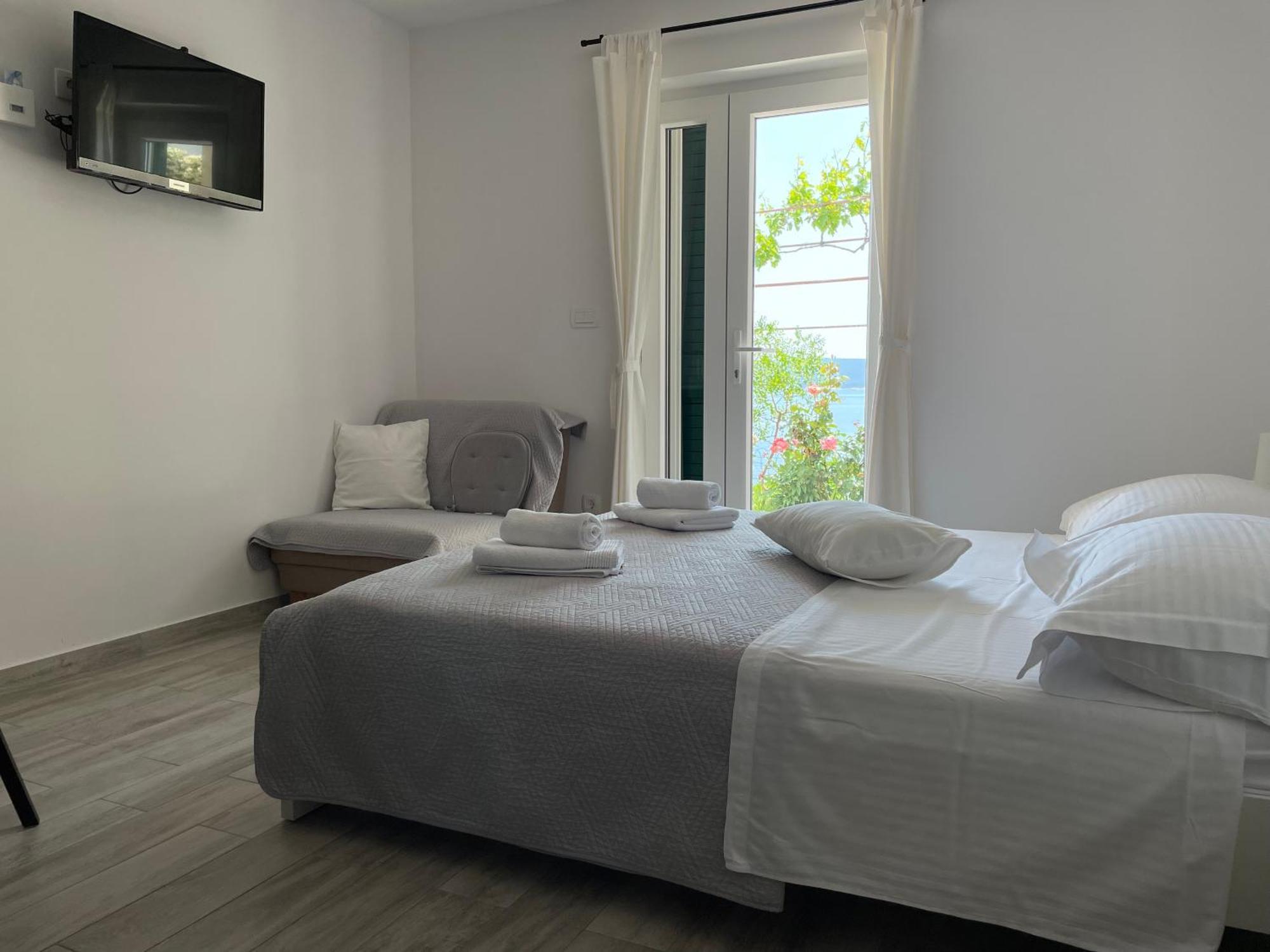 Apartments Tom Мимице Екстериор снимка